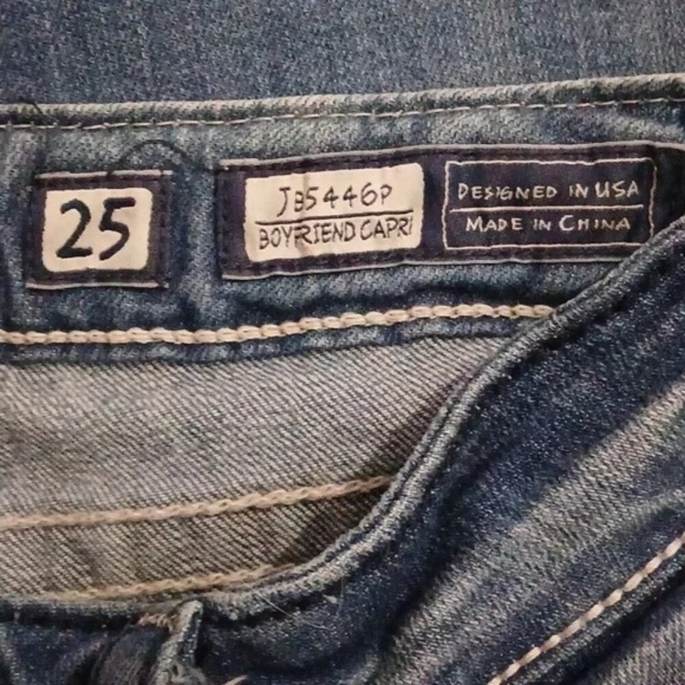 Miss Me Embroidered Floral Capri Jeans - Picture 4 of 5